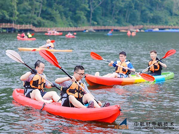 Ride the Waves: A Team Adventure!?